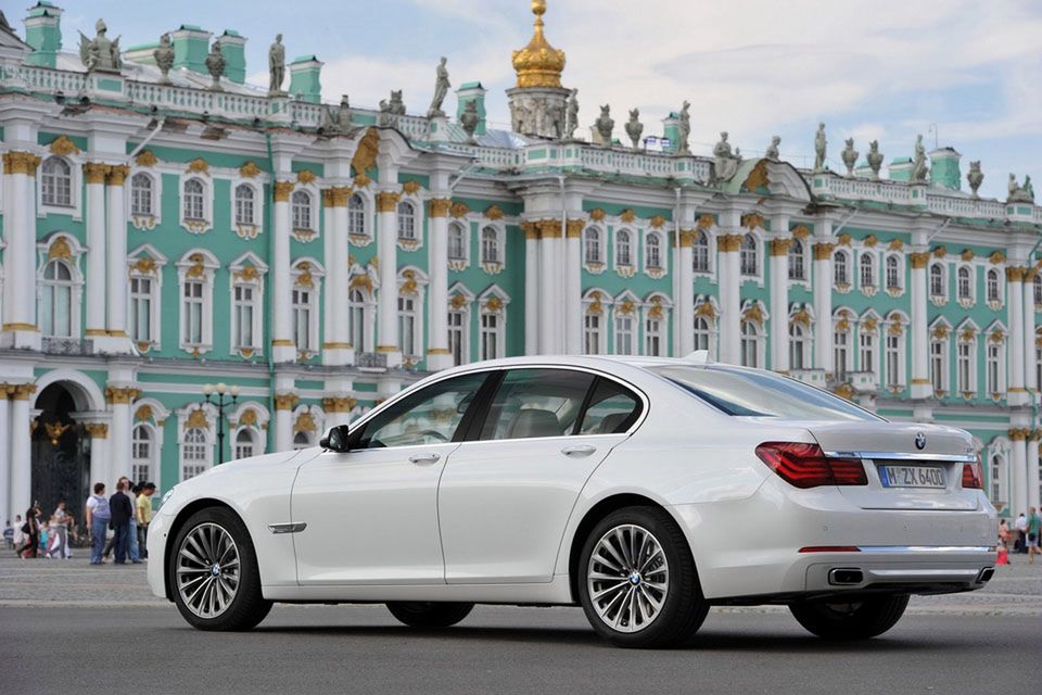 BMW serii 7 na rok 2013 - megagaleria niemieckiego okrętu flagowego 25