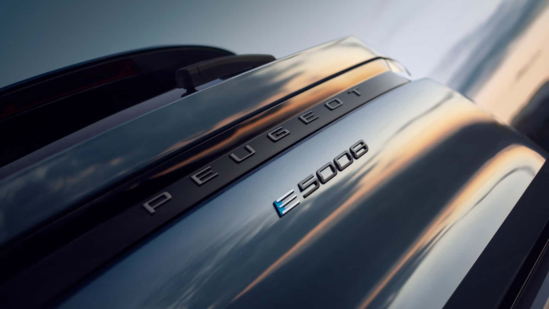 Nowy Peugeot E-5008