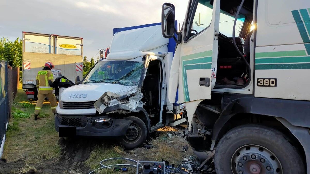 Zderzenie ciężarówki z samochodem dostawczym na ul. Jana Kasprowicza