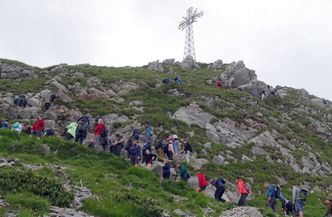 Koronawirus w Polsce. Nowe ognisko zakażeń po pogrzebie Zofii Karpiel-Bułecki