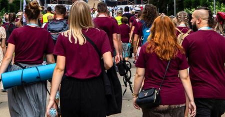 Łapią "chorobę pielgrzyma". Objawy są zawsze takie same