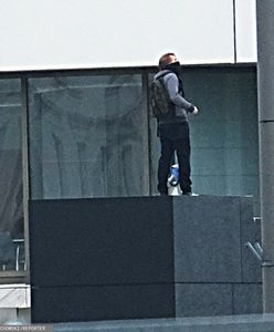 Incydent na pomniku smoleńskim. Mężczyzna w rękach policji