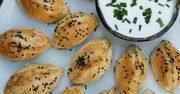 Pieczone pierożki ze szczawiem i twarogiem