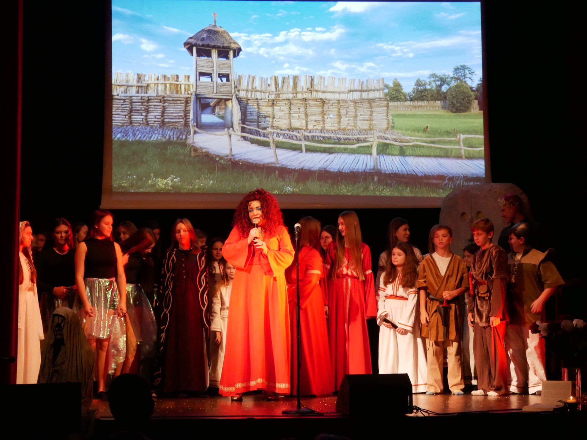 Na zakończenie wydarzenia wystąpili aktorzy koła teatralnego &#34;Maska&#34;.