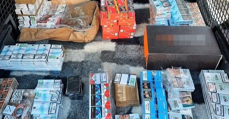Nielegalne papierosy na targowisku w centrum Lublina. Zabezpieczono blisko tysiąc paczek