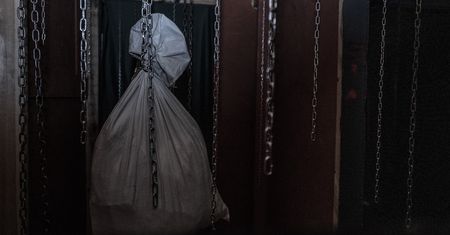 Zaginiony kufer poszukiwany – potwory z Domu Strachu Ciemno pilnie proszą o pomoc!!!