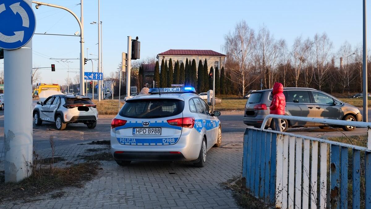 Zderzenie volkswagena z toyotą na rondzie por. Henryka Cybulskiego w Lublinie