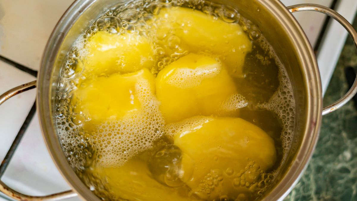 Jak ugotować ziemniaki, aby się nie rozpadały?