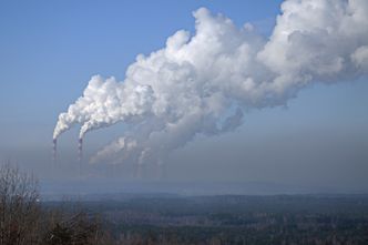 Trują środowisko i dostają pomoc państwa. Rocznie nawet 1,8 bln dolarów