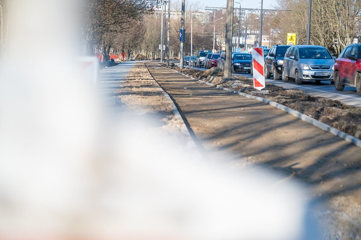 Kierowcy stojący w korku na ul. Diamentowej w Lublinie