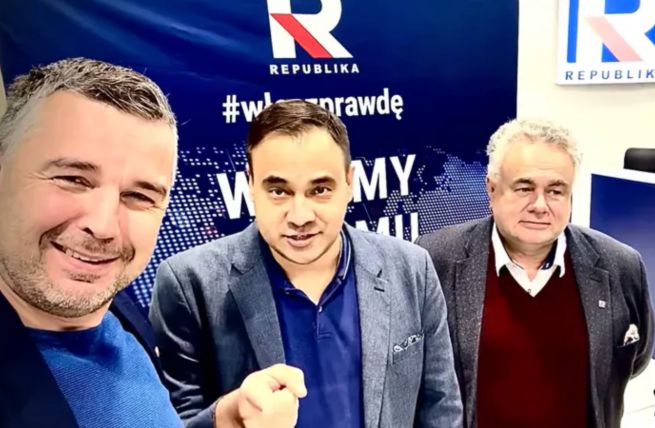 Łukasz Ciona (w środku)