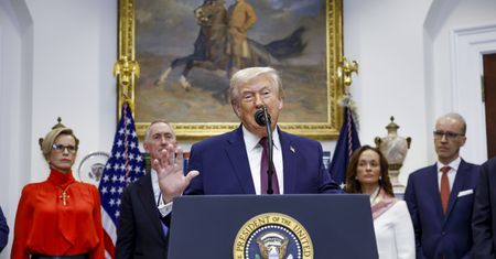 Działo się w nocy. Trump ogłosił "silne uderzenie" w Syrii