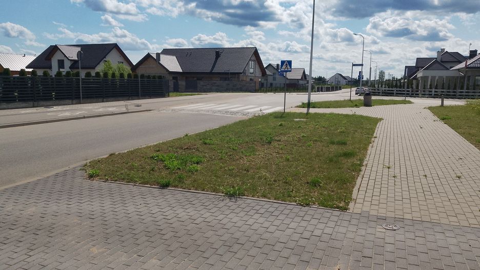 Mieszkańcy osiedla przy ulicy Staniszewskiego skarżą się na uciążliwe sąsiedztwo strzelnicy wojskowej