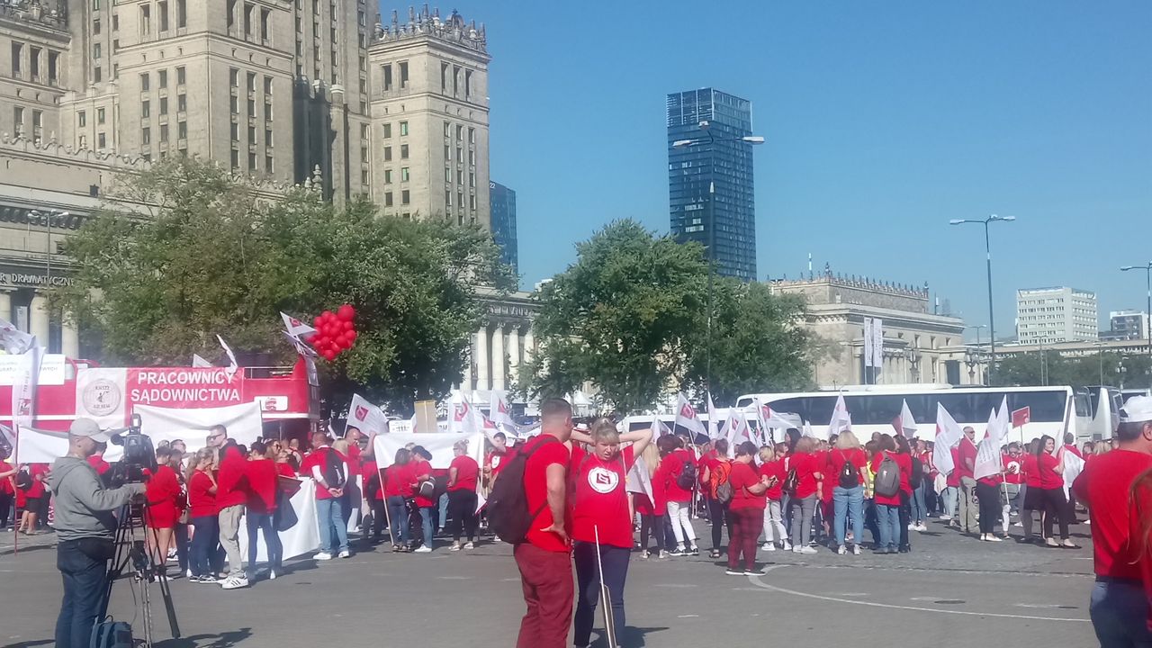 Warszawa. Protest na pl. Defilad 