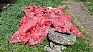 50 worków śmieci wyłowiono z Czerniejówki. Wody Polskie posprzątały rzekę w centrum Lublina