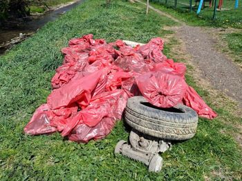 50 worków śmieci wyłowiono z Czerniejówki. Wody Polskie posprzątały rzekę w centrum Lublina