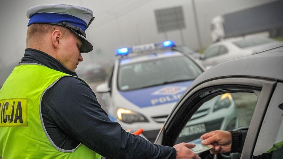 Policyjna kontrola dokumentów kierowcy