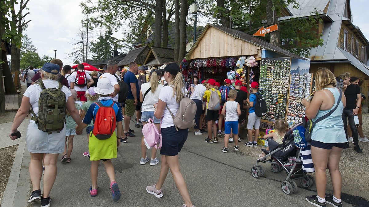 Wakacje 2021
29.06.2021 Gubalowka N/z stragany handlowe   Fot. Stanislaw Bielski/REPORTER
STANISLAW BIELSKI/REPORTER