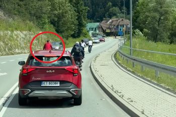 Kierowca nagrał rowerzystów. Gorąca dyskusja. "Jak święte krowy"