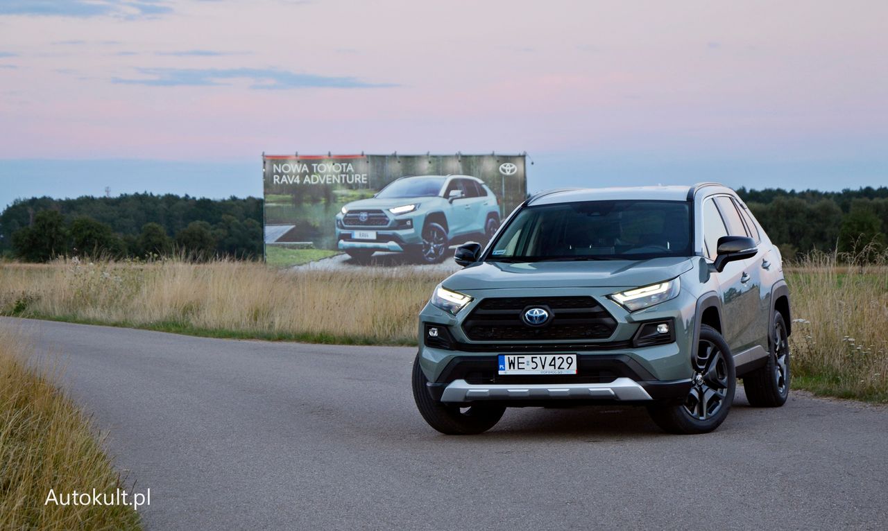 Test: Toyota RAV4 Adventure 2.5 Hybrid Dynamic Force - siła reklamy