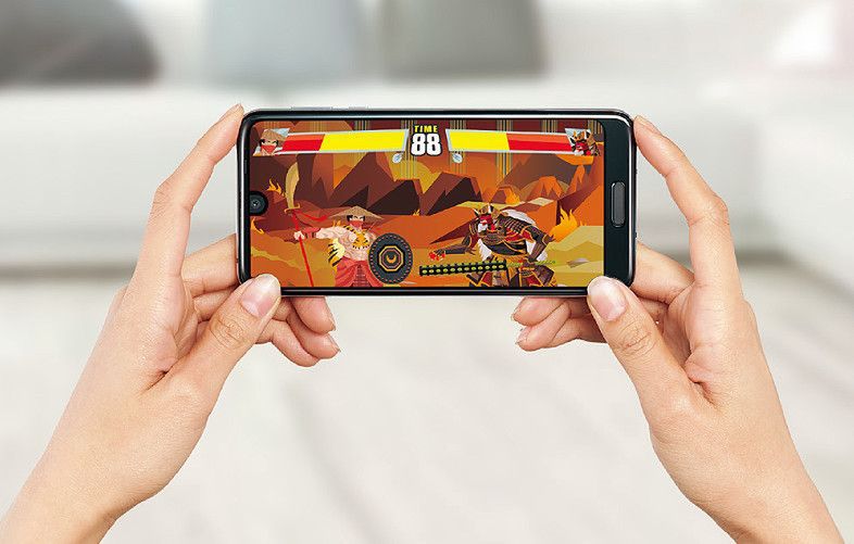 Sharp Aquos R2 oficjalnie. Wyróżnia się wyglądem i nietypowym podwójnym aparatem 5