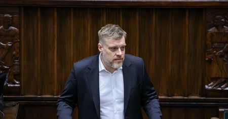 Adrian Zandberg wystartuje w wyborach. Wystawi go Partia Razem