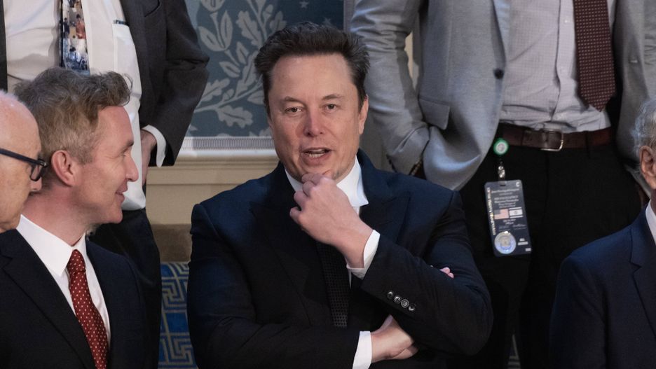 epa11494799 Businessperson Elon Musk (C) attends Prime Minister of Israel Benjamin Netanyahu's address to a joint meeting of Congress in the chamber of the US House of Representatives on Capitol Hill in Washington, DC, USA, 24 July 2024. Netanyahu's address to a joint meeting of the US Congress comes amid a close 2024 US presidential election cycle. Thousands of pro-Palestinian protesters were expected to gather near the US Capitol when Netanyahu becomes the first leader to address the US Congress four times.  EPA/MICHAEL REYNOLDS 
Dostawca: PAP/EPA.
MICHAEL REYNOLDS