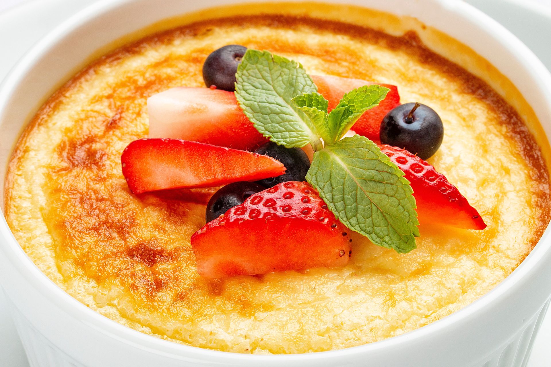 Wysokobiałkowe śniadanie na słodko. Smakuje jak mały deserek