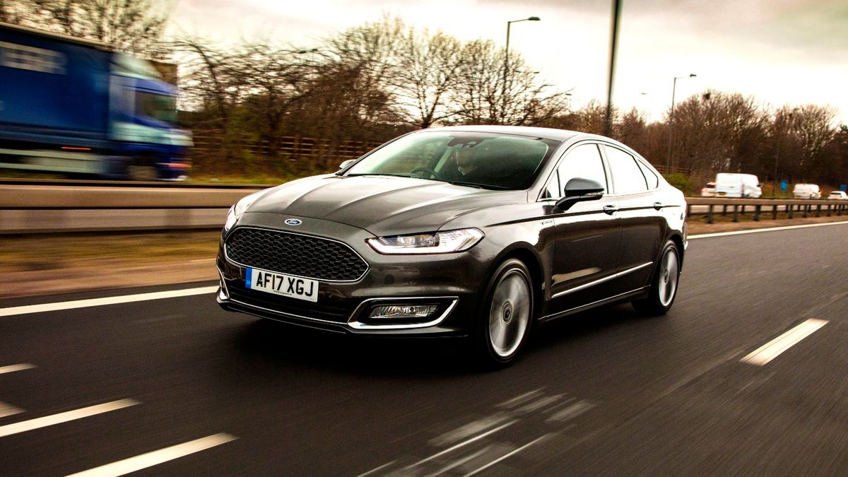 Ford Mondeo pozostanie jeszcze na rynku, a niebawem pojawi się facelifting.