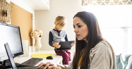 Inteligentni ludzie unikają multitaskingu. Są badania, które dowodzą, jak źle wpływa on na mózg