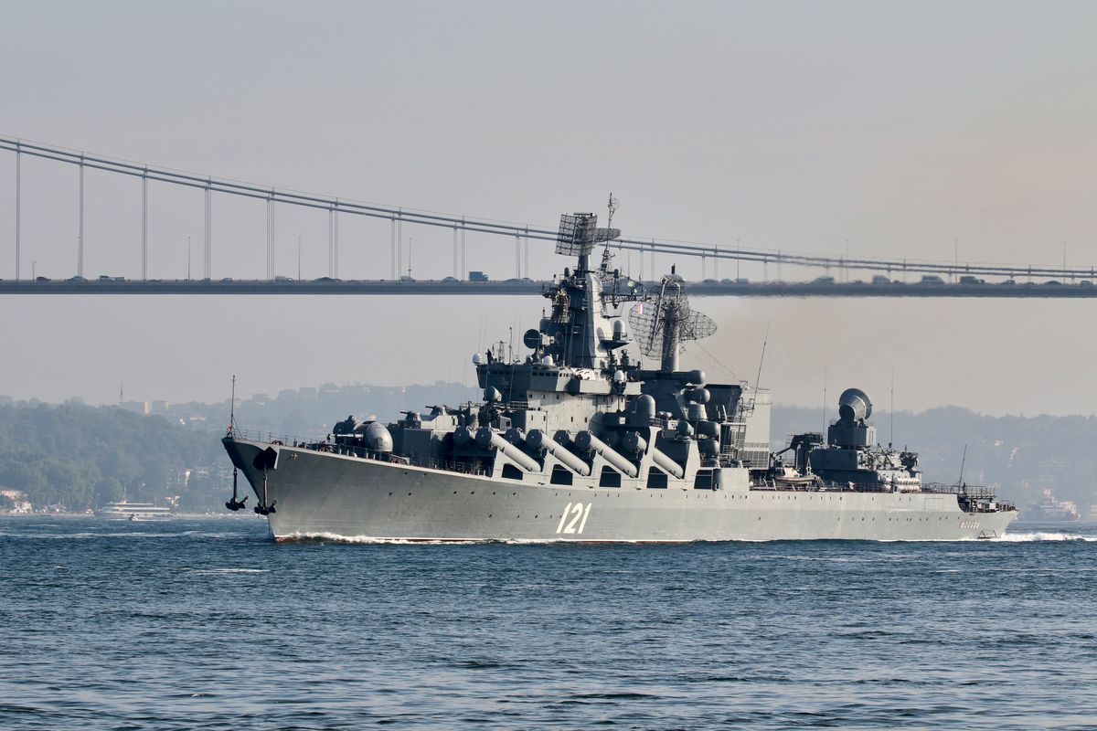 Rosjanie potwierdzili uszkodzenia krążownika „Moskwa”, ale nie z powodu ukraińskiego ataku tylko pożaru, który jest badany. Według najnowszych informacji statek dryfuje na Morzu Czarnym i prawdopodobnie pójdzie na dno. 
