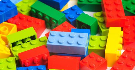Sprawdzili, co się stanie, gdy dziecko połknie klocek LEGO. Zaskakujące badania