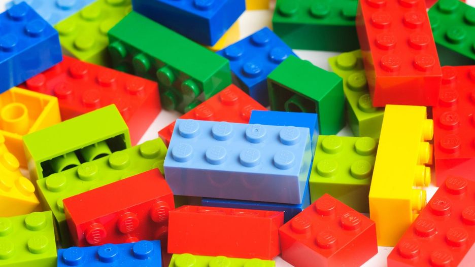 Naukowcy sprawdzili, czy połknięcie klocka jest niebezpieczne