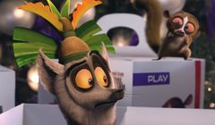 Król Julian z prezentami w bożonarodzeniowej kampanii Formuły Junior Box w Play (wideo)