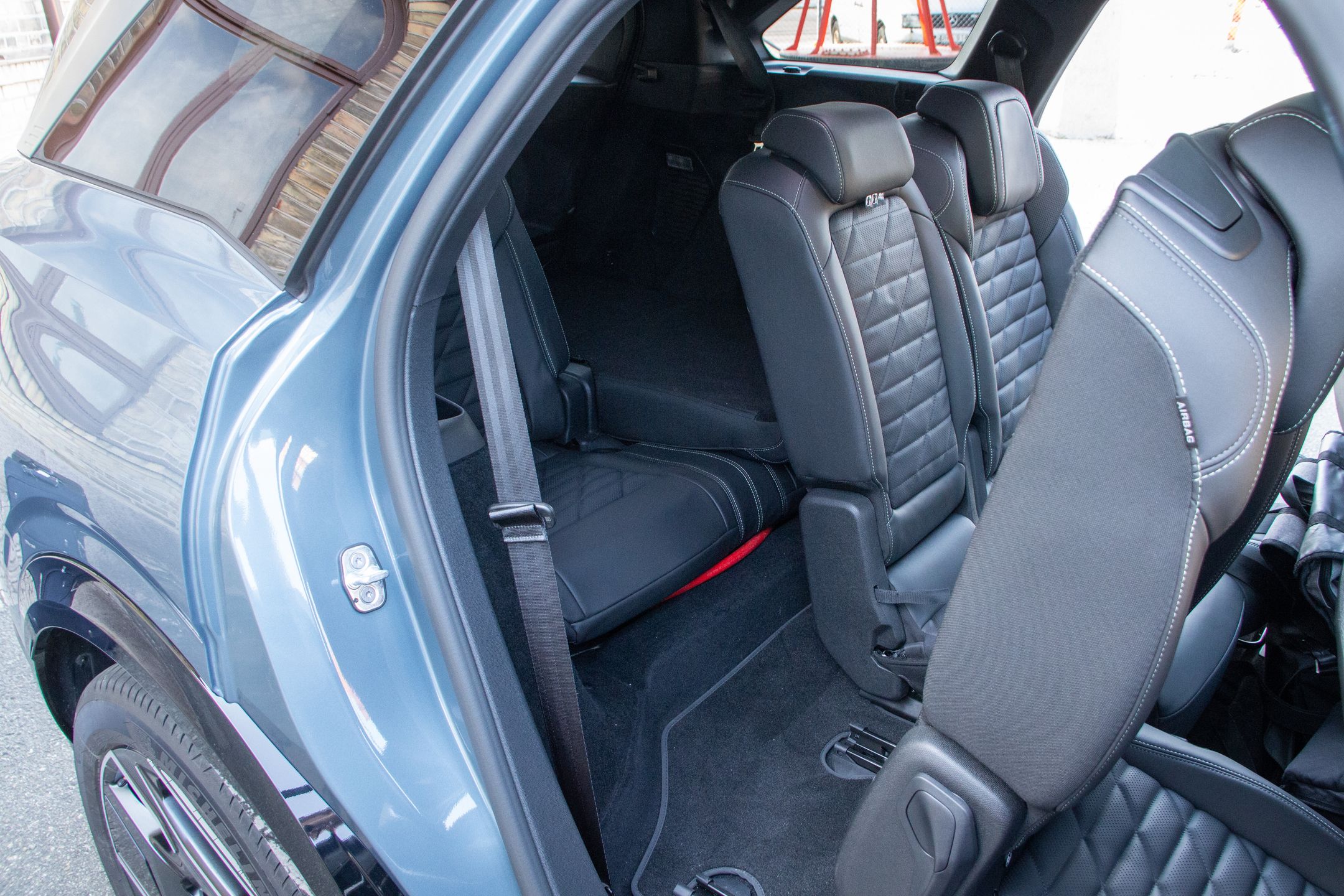 Peugeot e-5008
