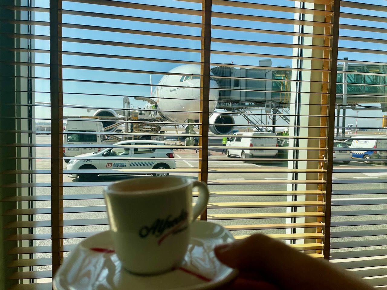 Widok z saloniku Bolero na Boeinga 777-300ER