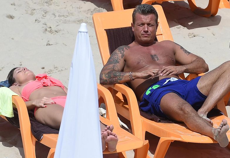 Jarosław Jakimowicz na plaży w Międzyzdrojach