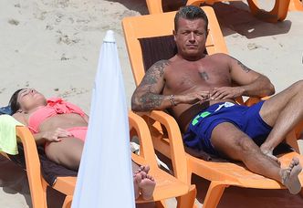 Mahoniowy Jarek Jakimowicz eksponuje 47-letnią muskulaturę na plaży w Międzyzdrojach (ZDJĘCIA)