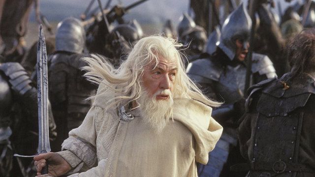 Przed kim w prawdziwym świecie Gandalf uratował Hobbita? 1