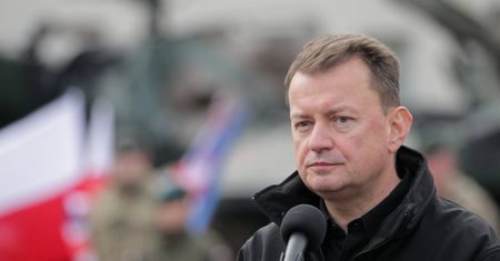 Kryzys na granicy potrwa wiele miesięcy? Szef MON: wytrzymaliśmy szturm, ale migranci zmienili metodę ataku [NA ŻYWO]
