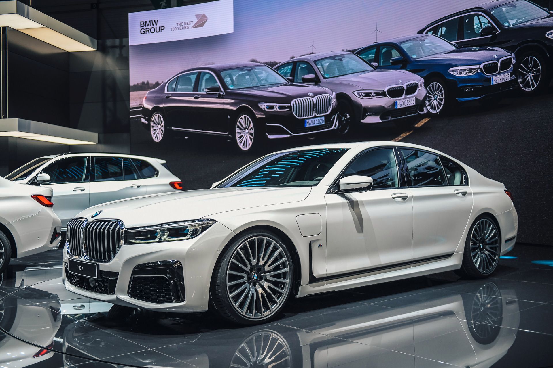 BMW serii 7 w hybrydowej wersji - Luksusowe i ekologiczne