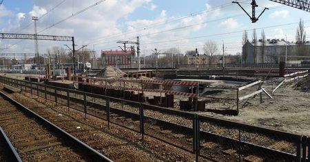 Wznawiają prace na trasie kolejowej Lublin-Dęblin. We wrześniu pociągi pojadą do Warszawy