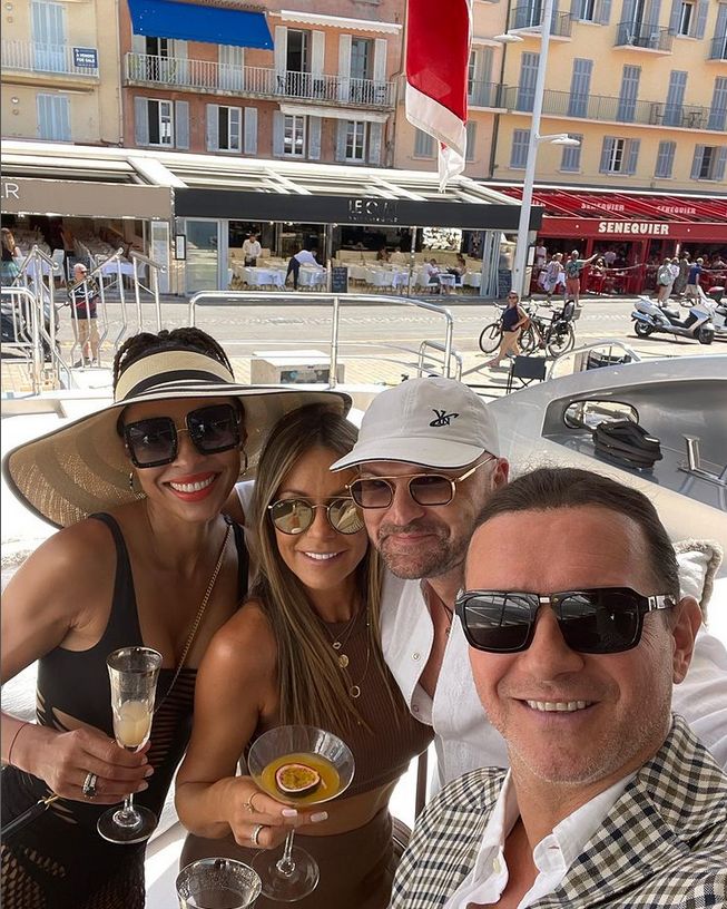 Majdany i Omenaa Mensah z Rafałem Brzoską w Saint-Tropez
