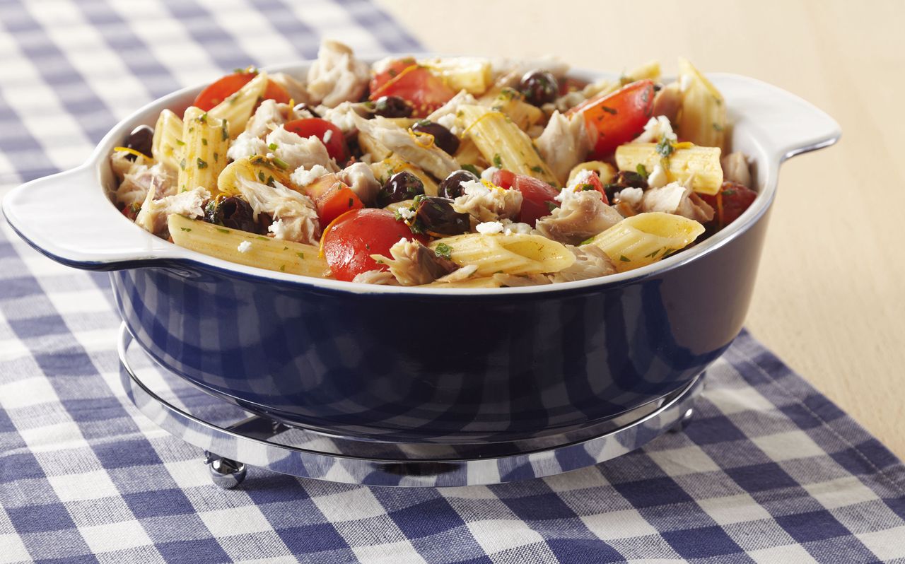 Pikantne penne z pomidorami i makrelą