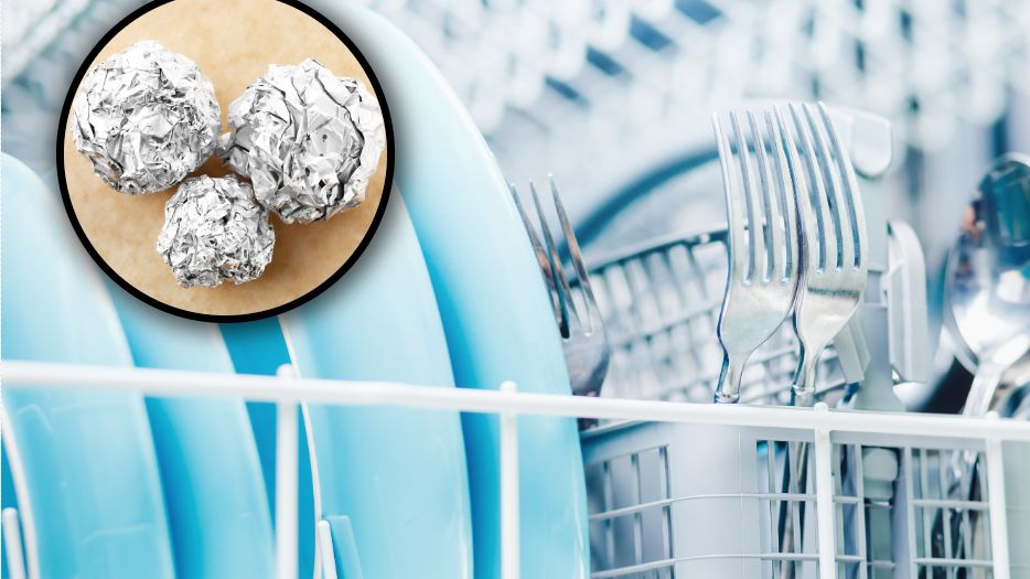 Po co wkładać folię aluminiową do zmywarki?