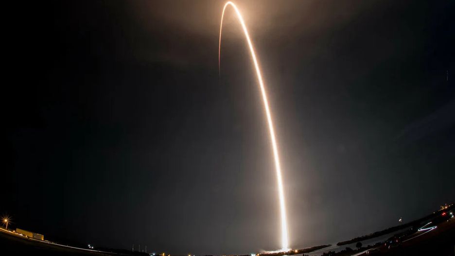 Kosmiczny pociąg Starlink przeleci nad Polską