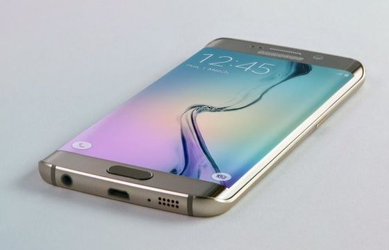 Samsung Galaxy S6 Edge droższy od iPhone’a 6 Plus w produkcji, ale tańszy w sklepie