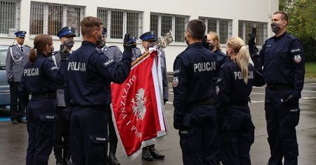 Kolejni policjanci złożyli ślubowania. Wiemy, gdzie trafią nowi funkcjonariusze
