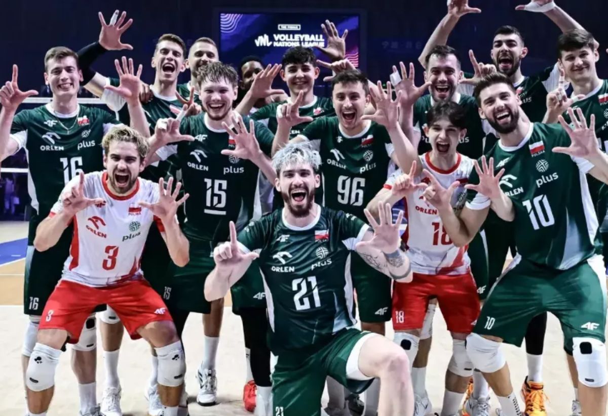 Butelkowa zieleń strojów polskich siatkarzy. Producent zabiera głos