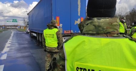 Śląskie. Jechali z Afganistanu, podróż zakończyli w Chałupkach